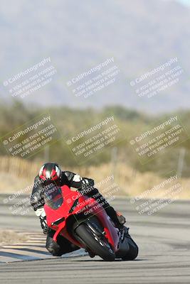 media/Dec-01-2025-Moto Forza (Mon) [[2daa91e15f]]/1-Advanced Group/Session 3 (Turn 3)/